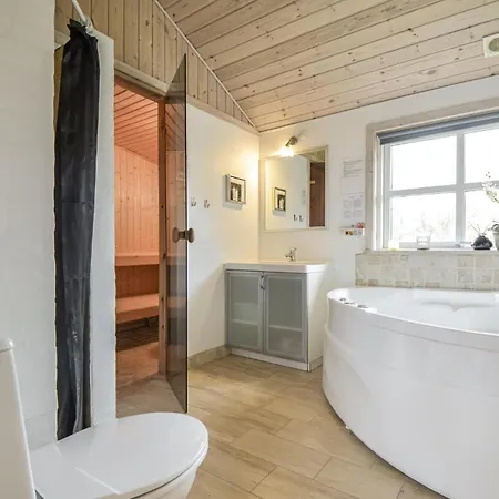 Dom wakacyjny Cozy In With Sauna Ebeltoft